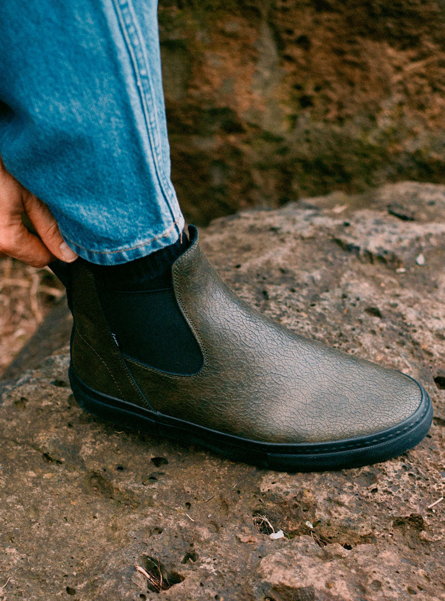 Bota GLOBE Dover II  Distressed Leather